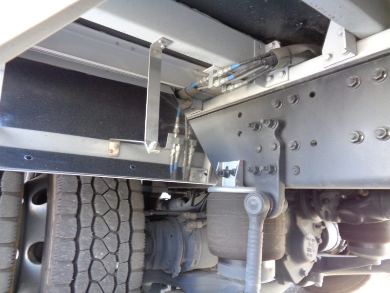 日産UD 大型トラック ウィングエアサスハイルーフ 画像