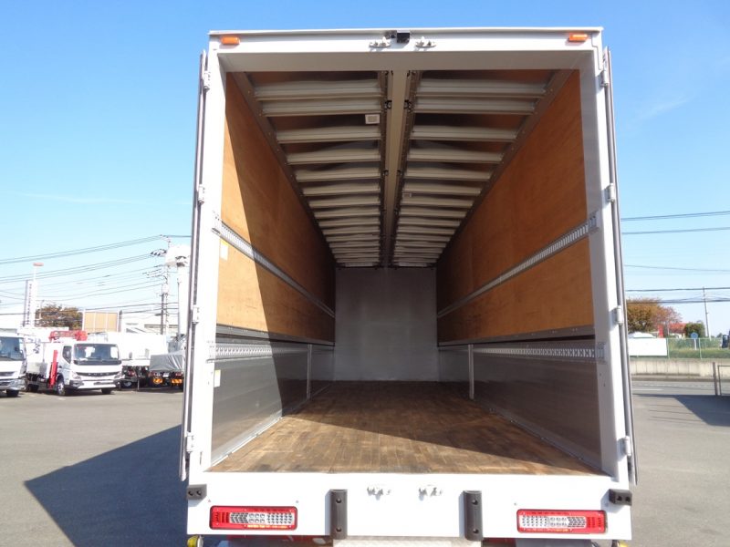 日産UD 大型トラック ウィングエアサスハイルーフ 画像