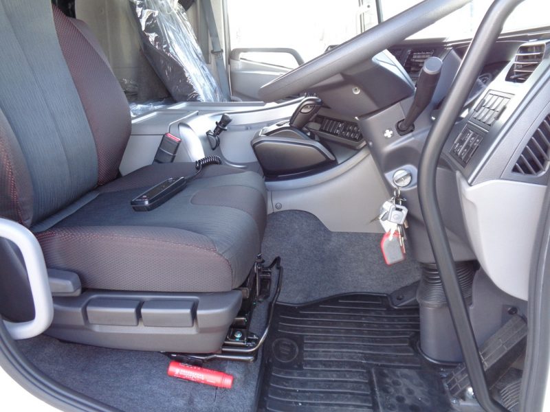 日産UD 大型トラック ウィングエアサスハイルーフ 画像