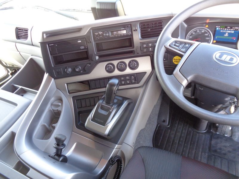 日産UD 大型トラック ウィングエアサスハイルーフ 画像