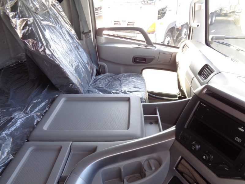 日産UD 大型トラック ウィングエアサスハイルーフ 画像