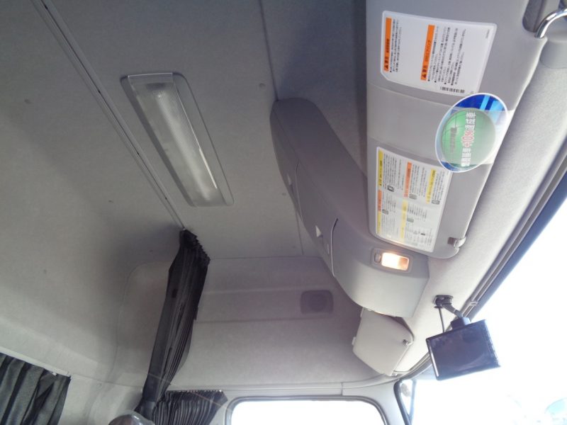 日産UD 大型トラック ウィングエアサスハイルーフ 画像