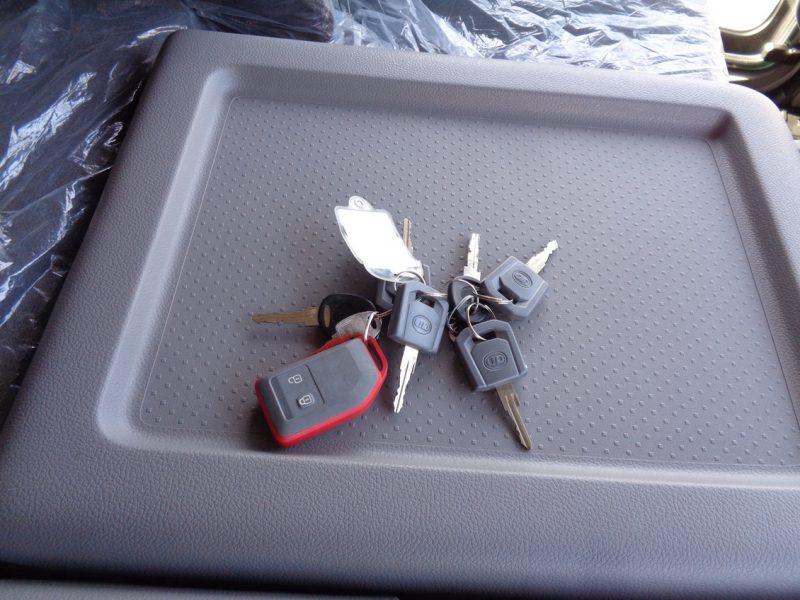 日産UD 大型トラック ウィングエアサスハイルーフ 画像