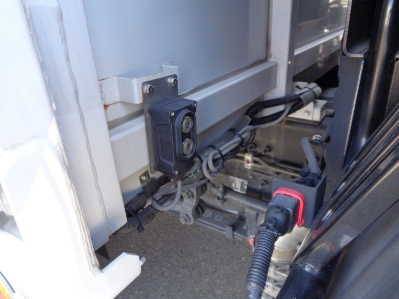 日産UD 大型トラック ウィングエアサスハイルーフ 画像