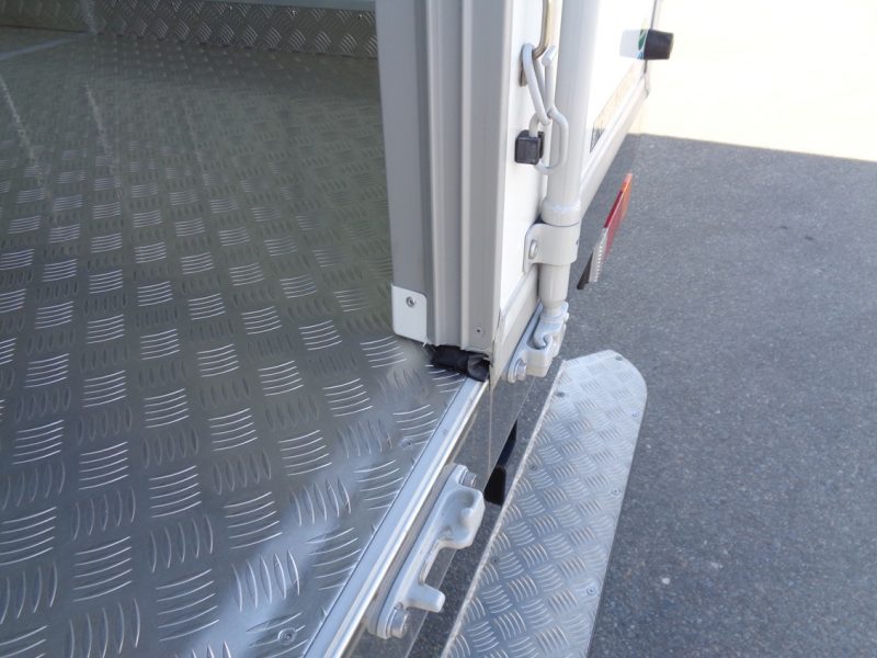 三菱 小型トラック 冷凍車低温 画像