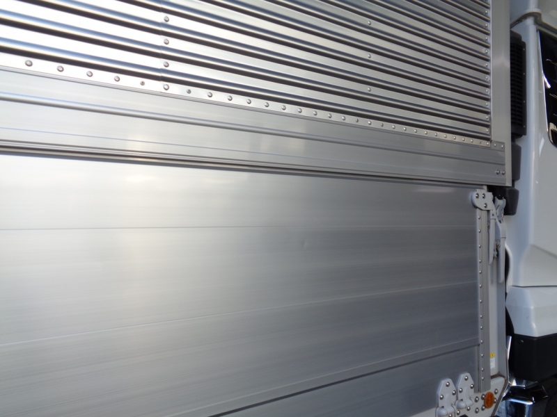 日産UD 大型トラック ウィングエアサスハイルーフ(鉄板張) 画像