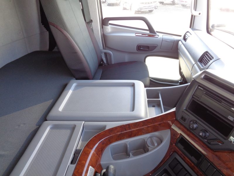 日産UD 大型トラック ウィングエアサスハイルーフ(鉄板張) 画像