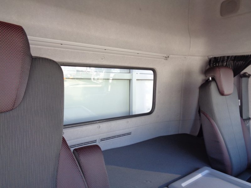 日産UD 大型トラック ウィングエアサスハイルーフ(鉄板張) 画像