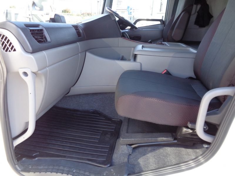 日産UD 大型トラック ウィングエアサスハイルーフ(鉄板張) 画像