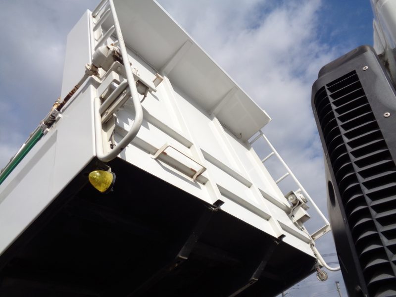 日産UD 大型トラック ダンプ土砂5.1m(リターダー付) 画像