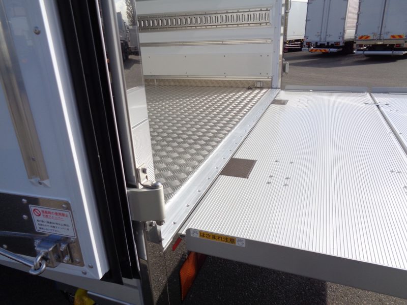 三菱 中型トラック 冷凍車ワイドエアサス格納PG付(スタンバイ付) 画像