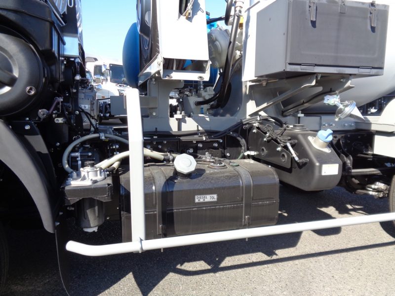 三菱 中型トラック ミキサー1.5m3カヤバ 画像