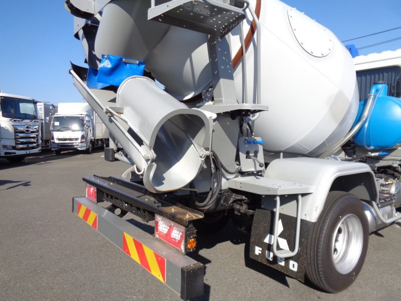 三菱 中型トラック ミキサー1.5m3カヤバ 画像