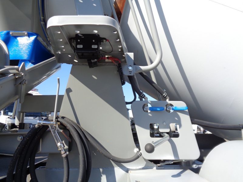 三菱 中型トラック ミキサー1.5m3カヤバ 画像