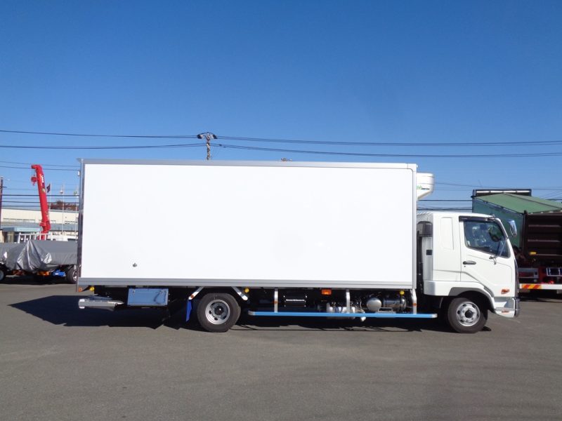 三菱 中型トラック 冷凍車ワイドエアサス格納PG付 画像
