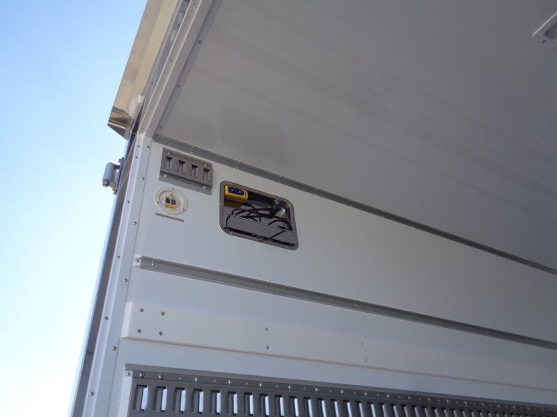三菱 中型トラック 冷凍車ワイドエアサス格納PG付 画像