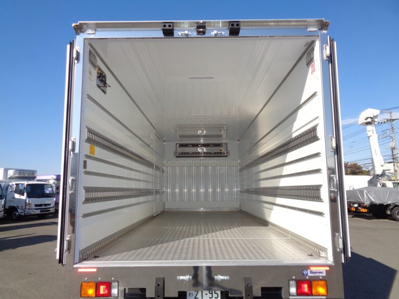 三菱 中型トラック 冷凍車ワイドエアサス格納PG付 画像