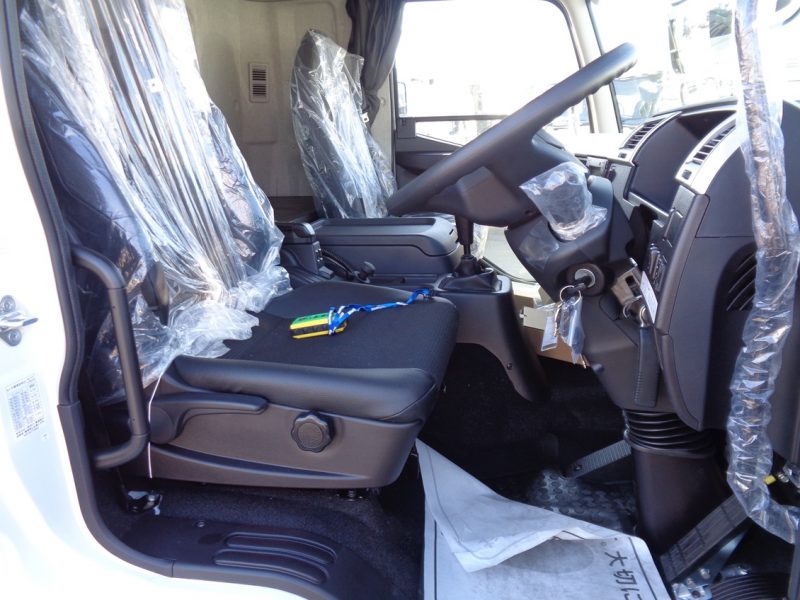 三菱 中型トラック 冷凍車ワイドエアサス格納PG付 画像