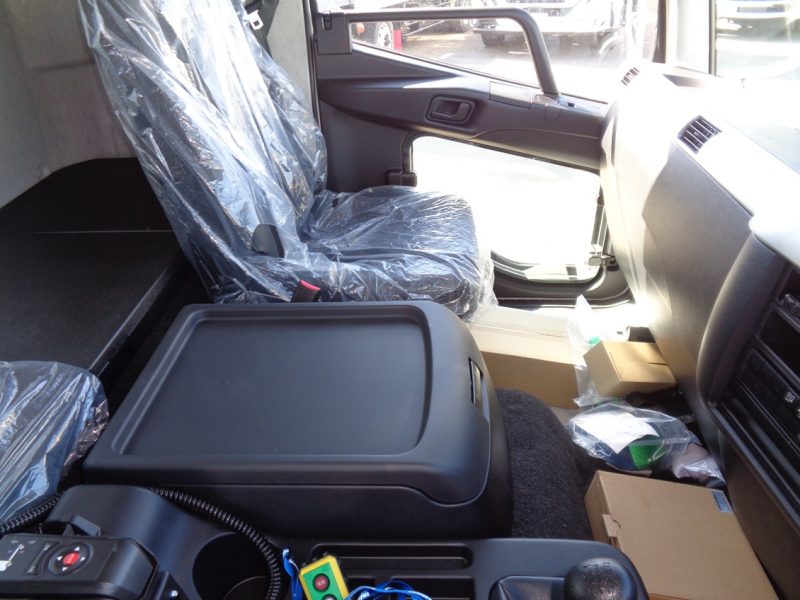 三菱 中型トラック 冷凍車ワイドエアサス格納PG付 画像