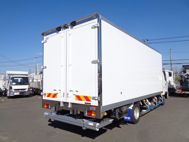 三菱 中型トラック 冷凍車ワイドエアサス格納PG付 画像