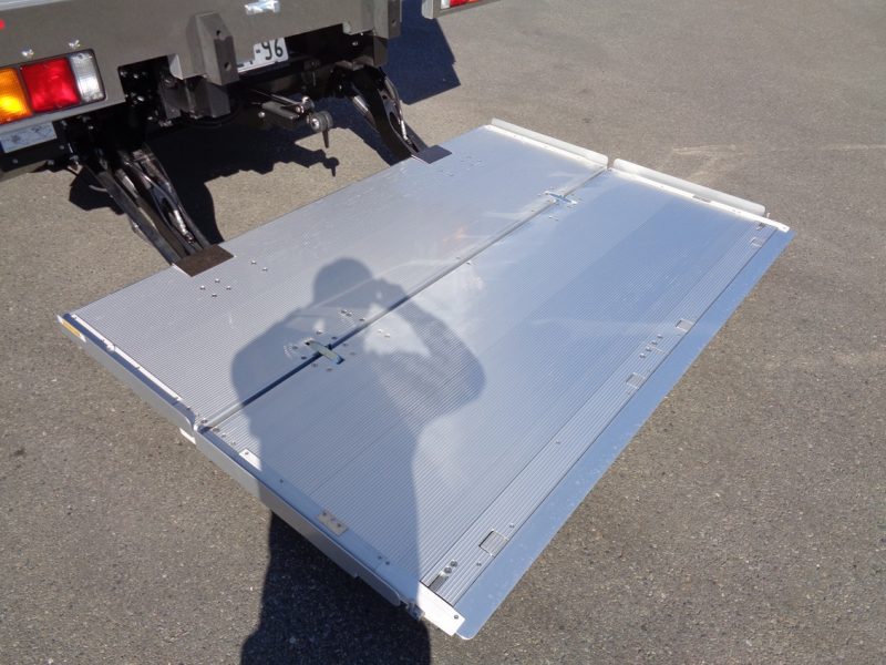 三菱 中型トラック 冷凍車ワイドエアサス格納PG付 画像