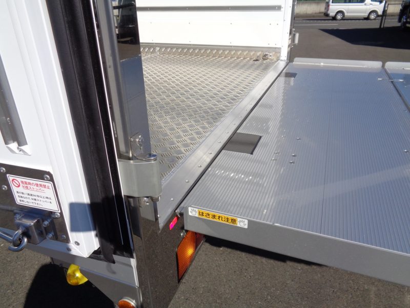 三菱 中型トラック 冷凍車ワイドエアサス格納PG付 画像