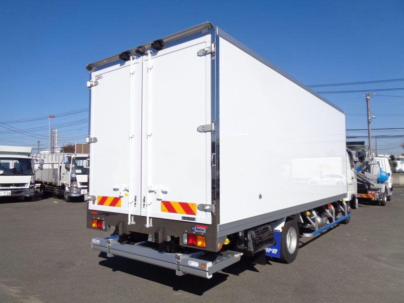 三菱 中型トラック 冷凍車ワイドエアサス格納PG付 画像