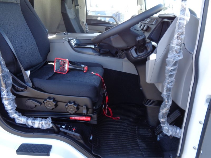 三菱 大型トラック ユニック4段エアサス(12.7t)8.74mフジタボデー 画像