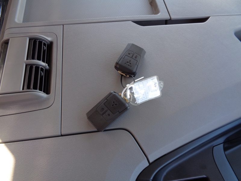 三菱 大型トラック ユニック4段エアサス(12.7t)8.74mフジタボデー 画像