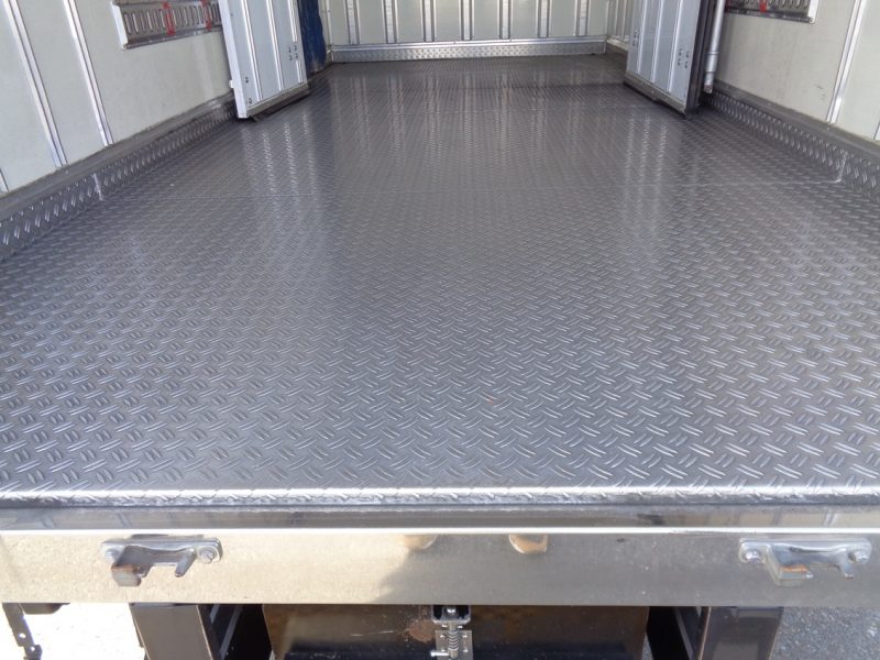 いすゞ 小型トラック 冷凍車中温(ワイド・ロング)加温付スムーサー 画像