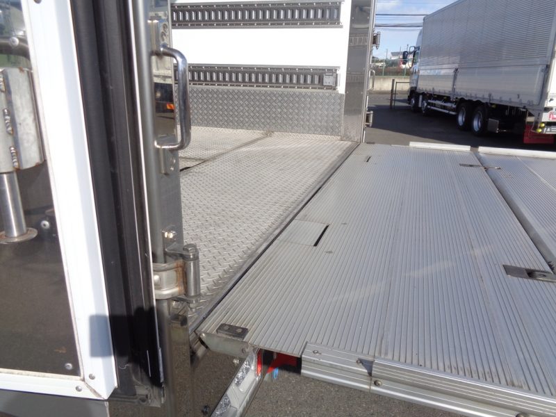 日野 大型トラック 冷凍車総輪エアサス格納PG付 画像