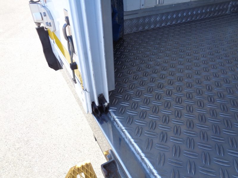 いすゞ 小型トラック 冷凍車中温(ワイド・ロング)加温付スムーサー 画像