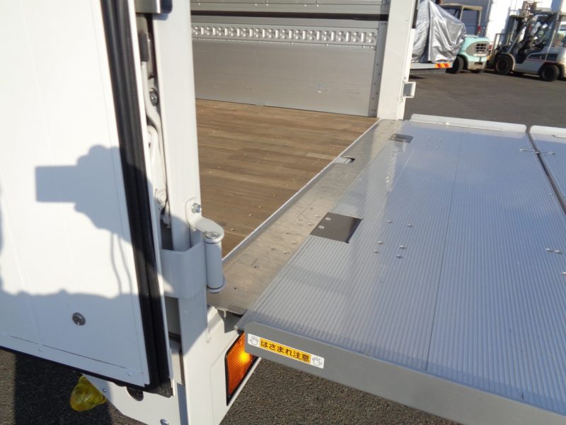 三菱 中型トラック ウィングワイドエアサス格納PG付 画像