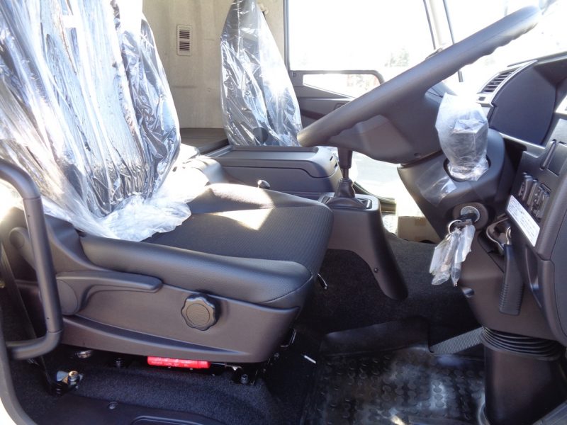 三菱 大型トラック 増tアルミ平ワイドPTO付(8.4t)6.2m 画像