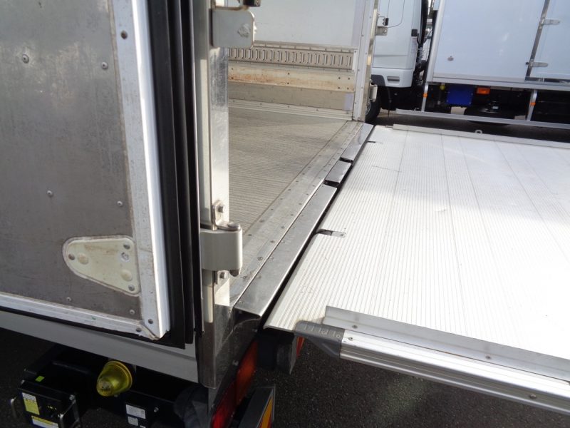 いすゞ 中型トラック 冷凍車PG付 画像