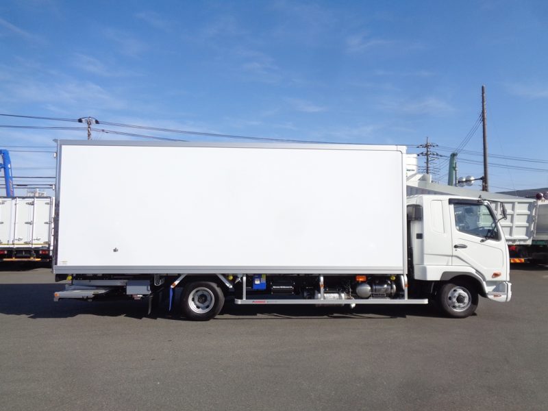 三菱 中型トラック 冷凍車ワイドエアサス格納PG付 画像