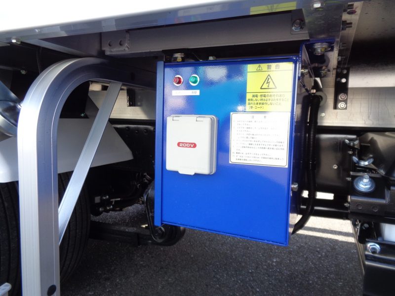 三菱 中型トラック 冷凍車ワイドエアサス格納PG付 画像