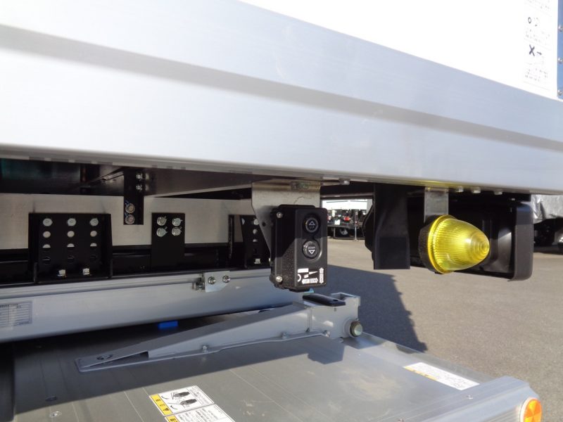 三菱 中型トラック 冷凍車ワイドエアサス格納PG付 画像