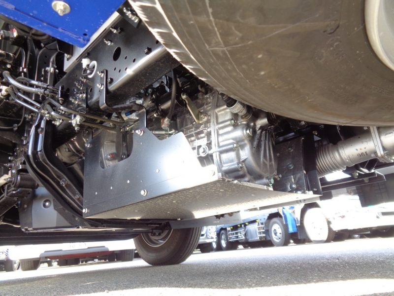 三菱 中型トラック 冷凍車ワイドエアサス格納PG付 画像