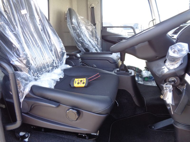 三菱 中型トラック 冷凍車ワイドエアサス格納PG付 画像