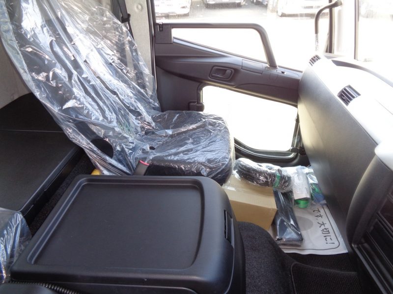 三菱 中型トラック 冷凍車ワイドエアサス格納PG付 画像