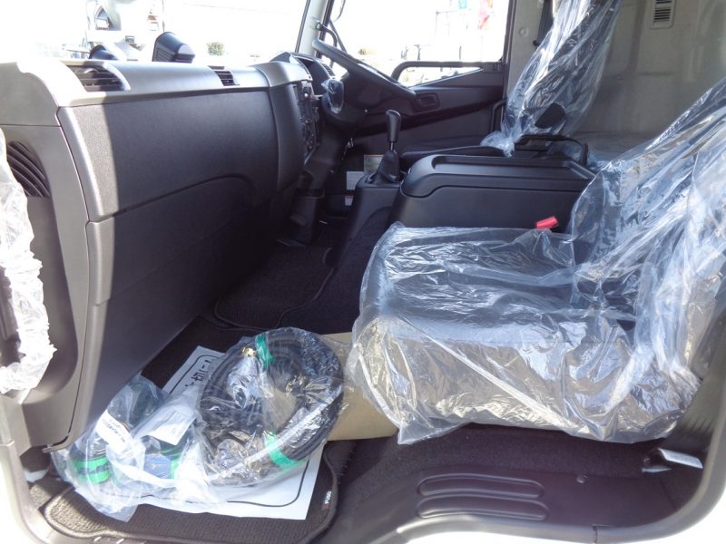 三菱 中型トラック 冷凍車ワイドエアサス格納PG付 画像