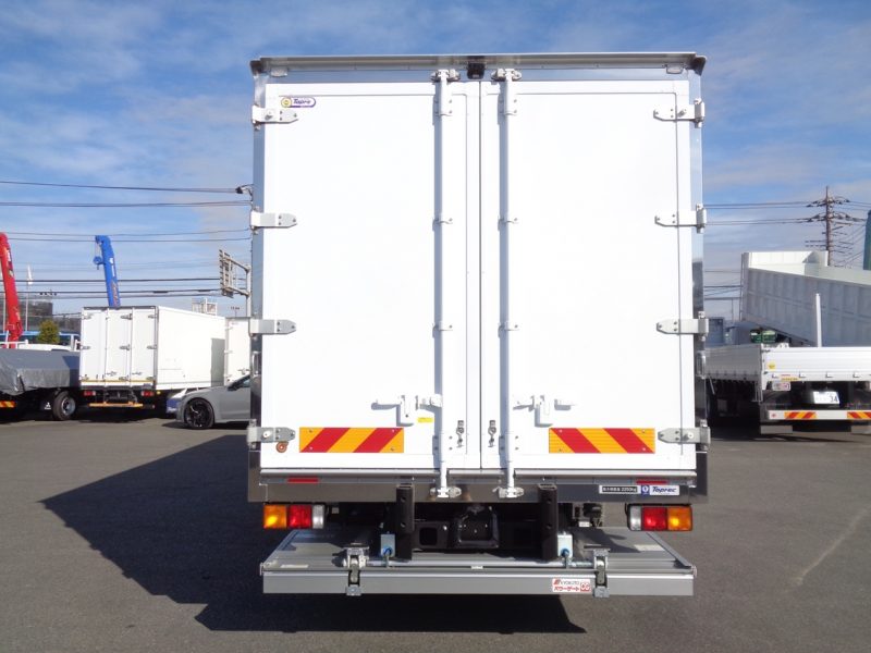 三菱 中型トラック 冷凍車ワイドエアサス格納PG付 画像