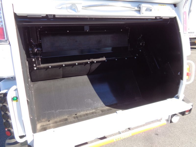 三菱 小型トラック 塵芥車(プレス式)5.3m3 画像