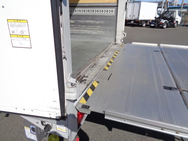 いすゞ 中型トラック ウィングワイド格納PG付(スムーサー)床鉄板 画像