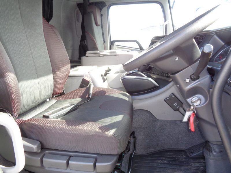 日産UD 大型トラック トラクタエアサスハイルーフ11.6ｔ 画像