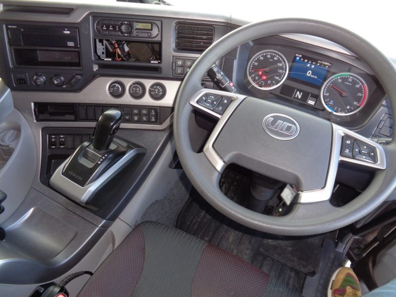 日産UD 大型トラック トラクタエアサスハイルーフ11.6ｔ 画像