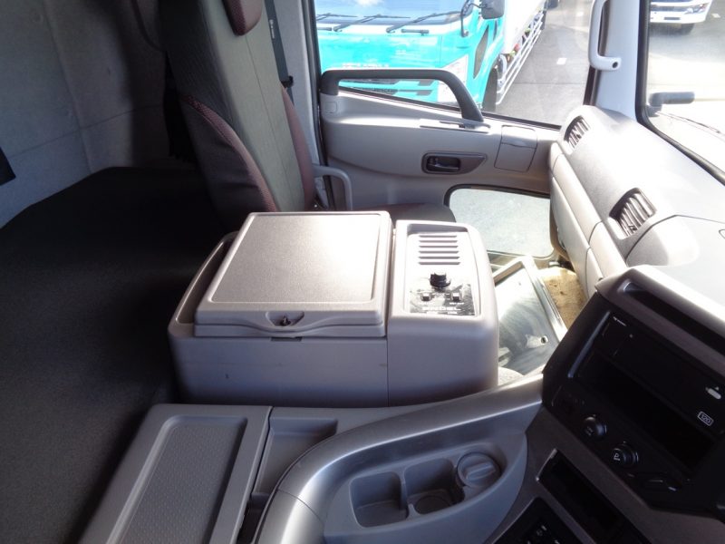 日産UD 大型トラック トラクタエアサスハイルーフ11.6ｔ 画像