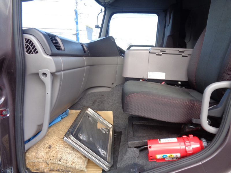 日産UD 大型トラック トラクタエアサスハイルーフ11.6ｔ 画像