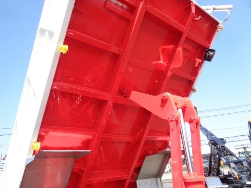 三菱 大型トラック 増t深ダンプ(7.2t)4.15m 画像
